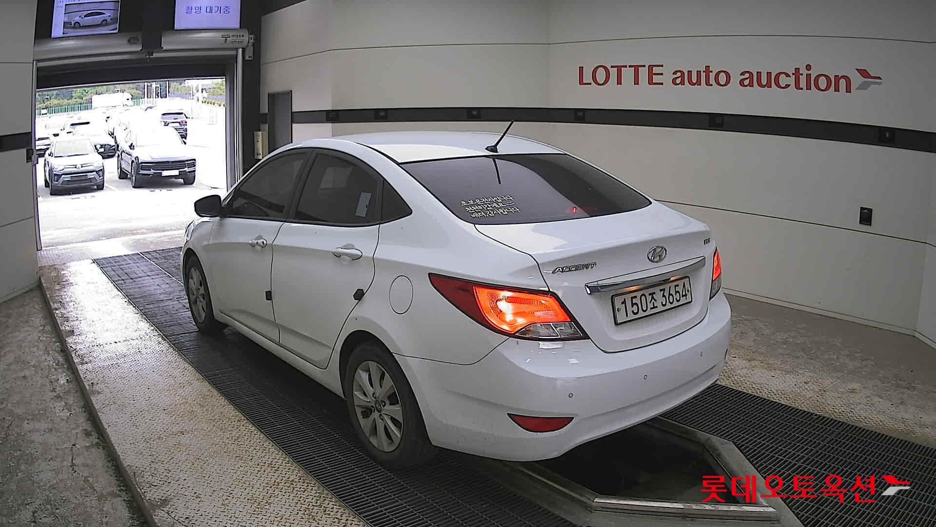 Hyundai Accent - 4