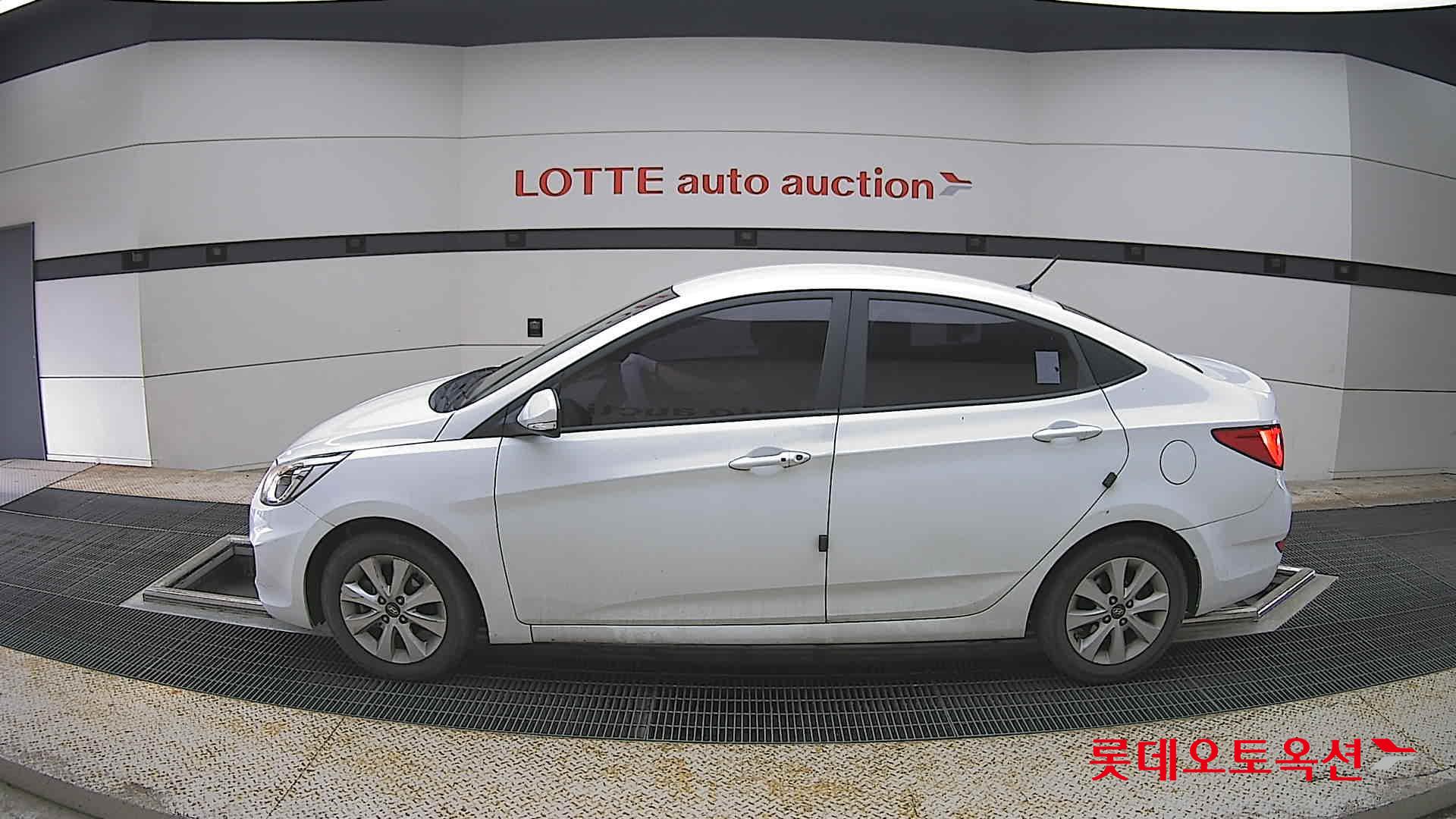 Hyundai Accent - 13
