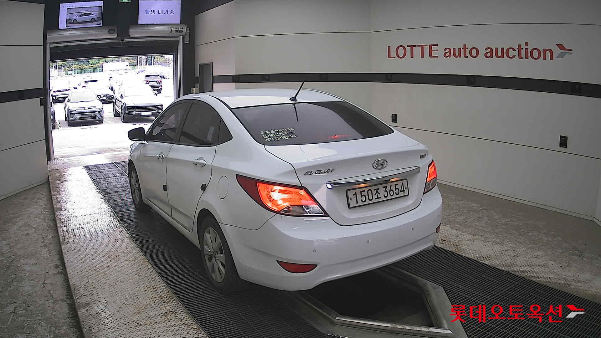 Hyundai Accent - 16