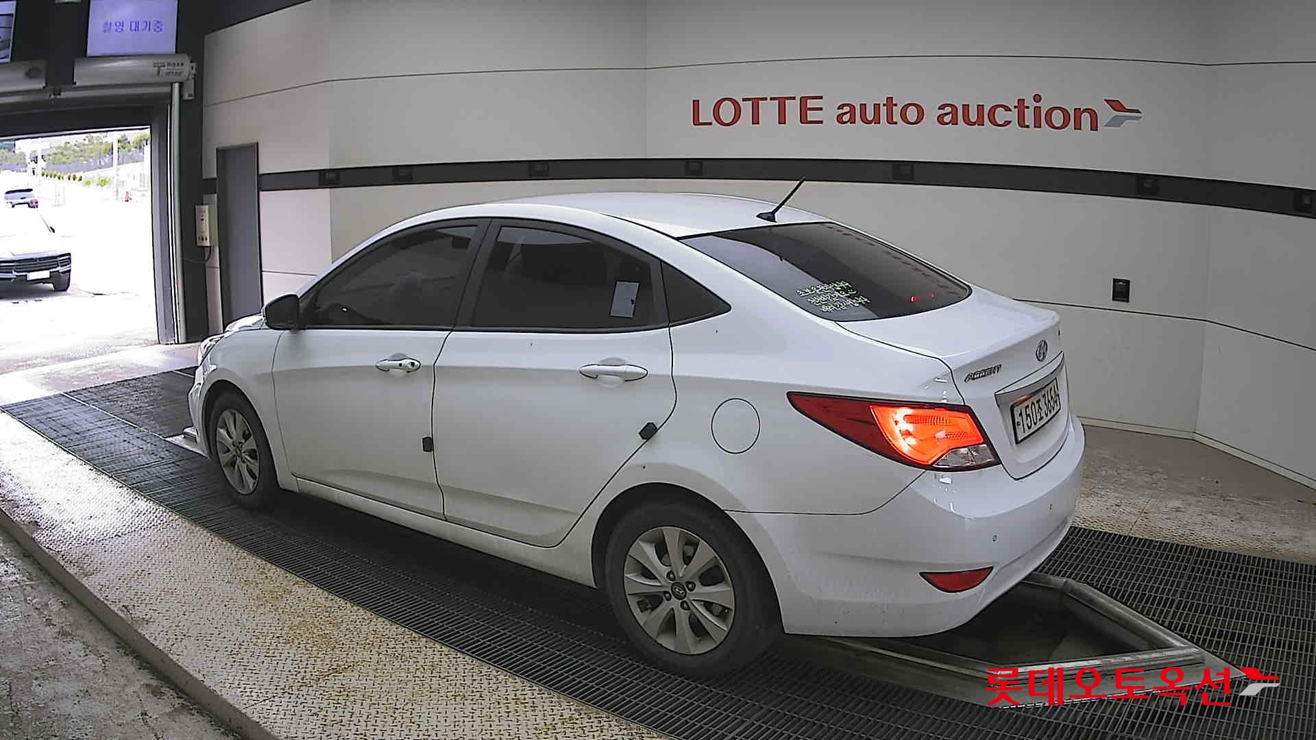 Hyundai Accent - 15