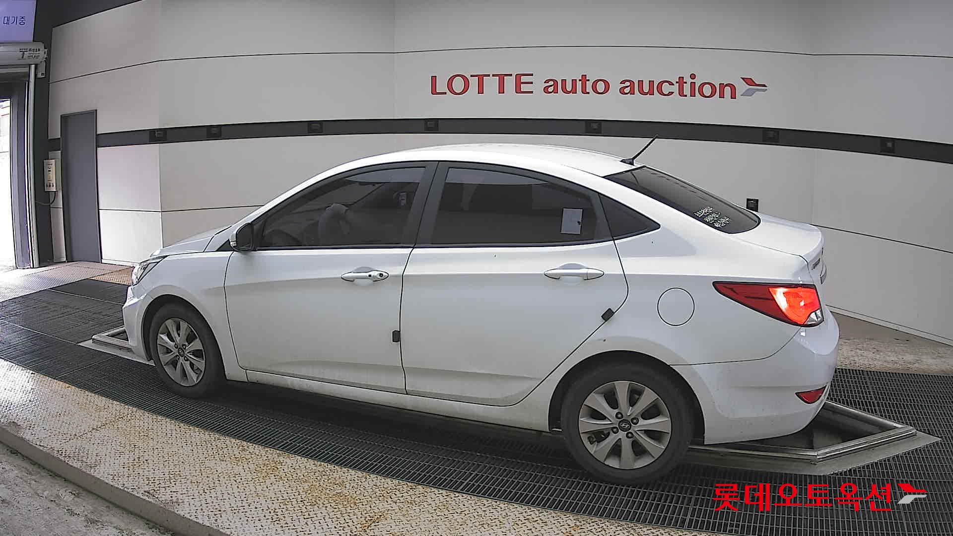 Hyundai Accent - 14