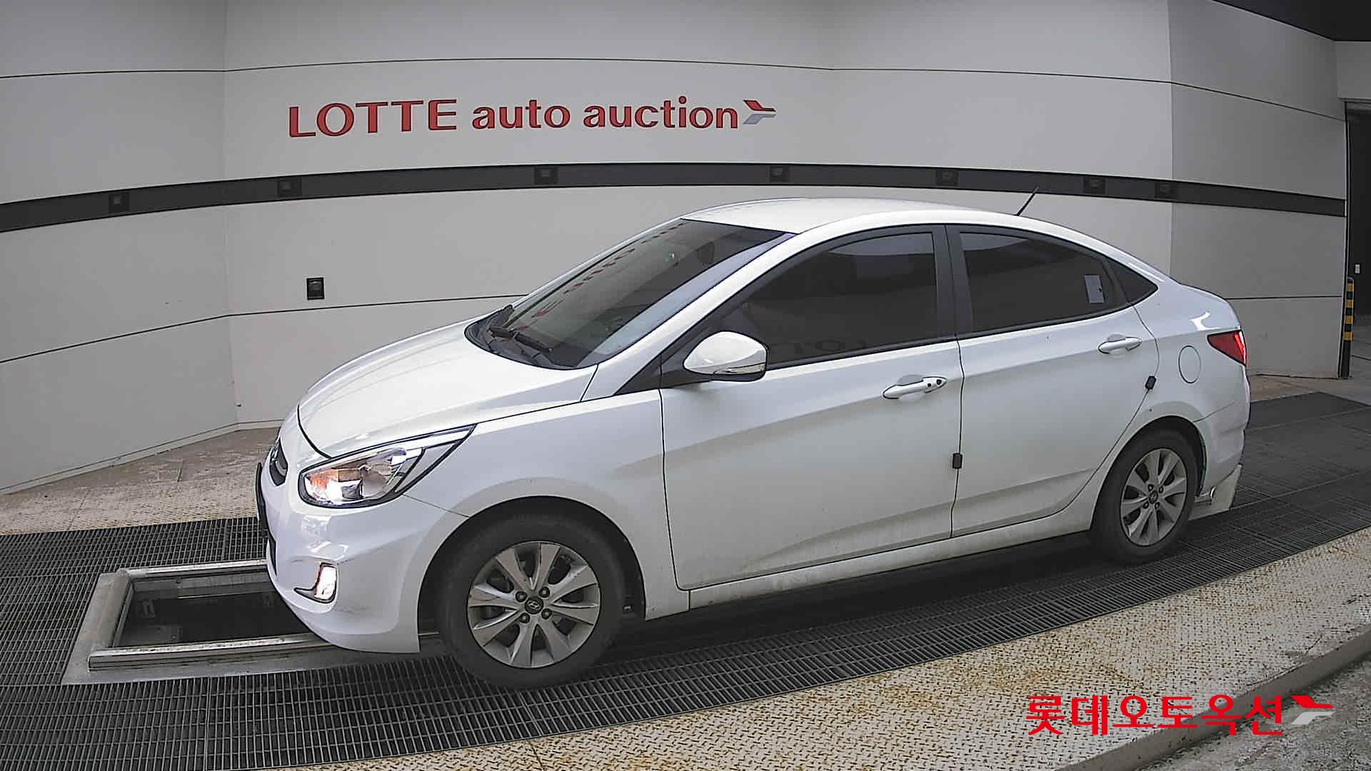 Hyundai Accent - 12