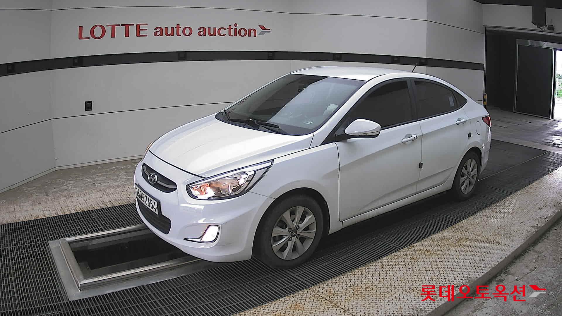 Hyundai Accent - 11