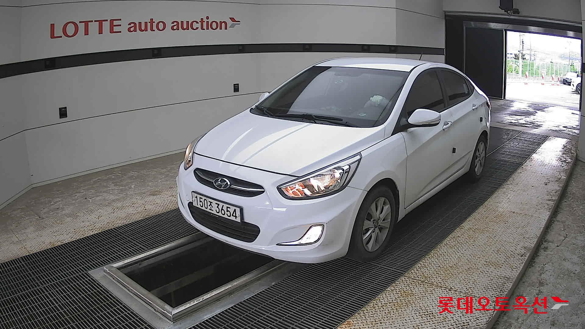 Hyundai Accent - 3
