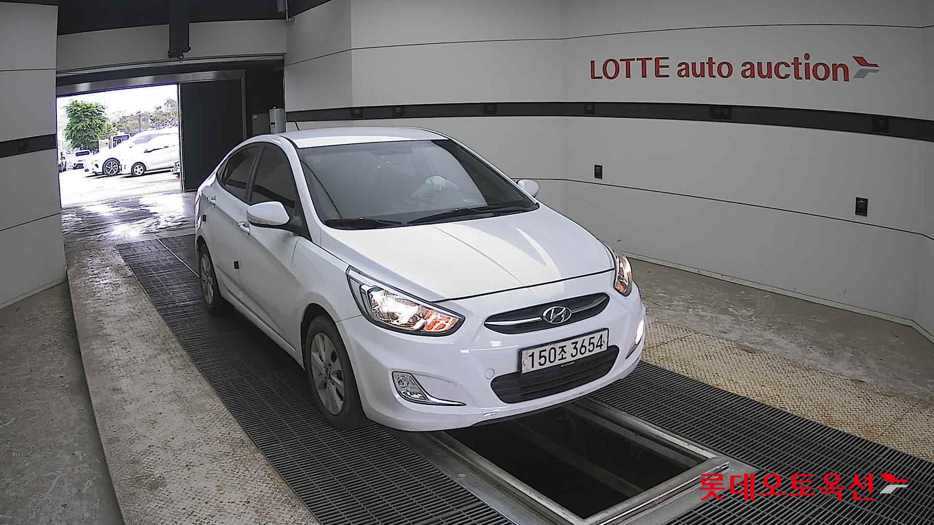 Hyundai Accent - 24