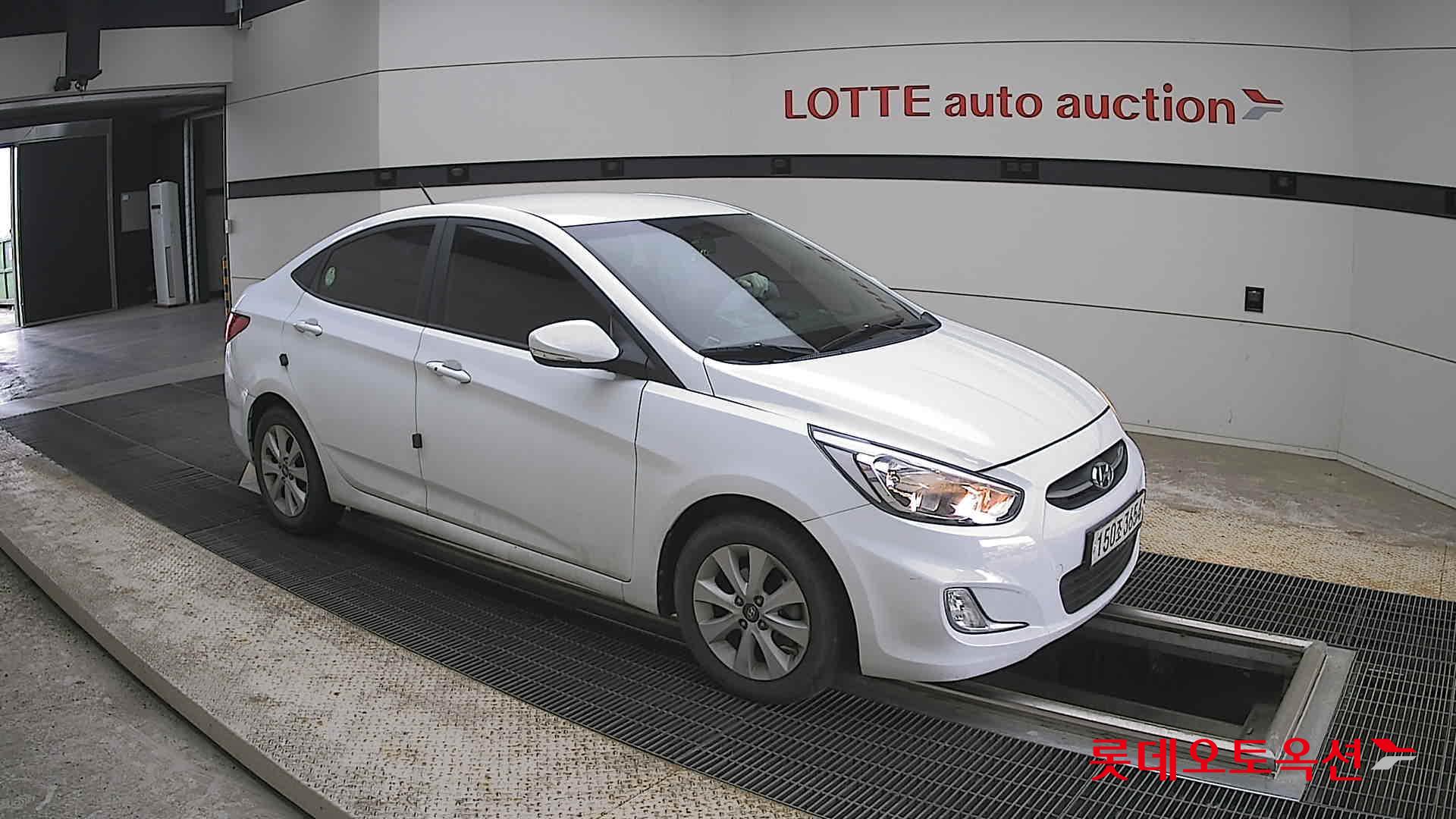 Hyundai Accent - 23