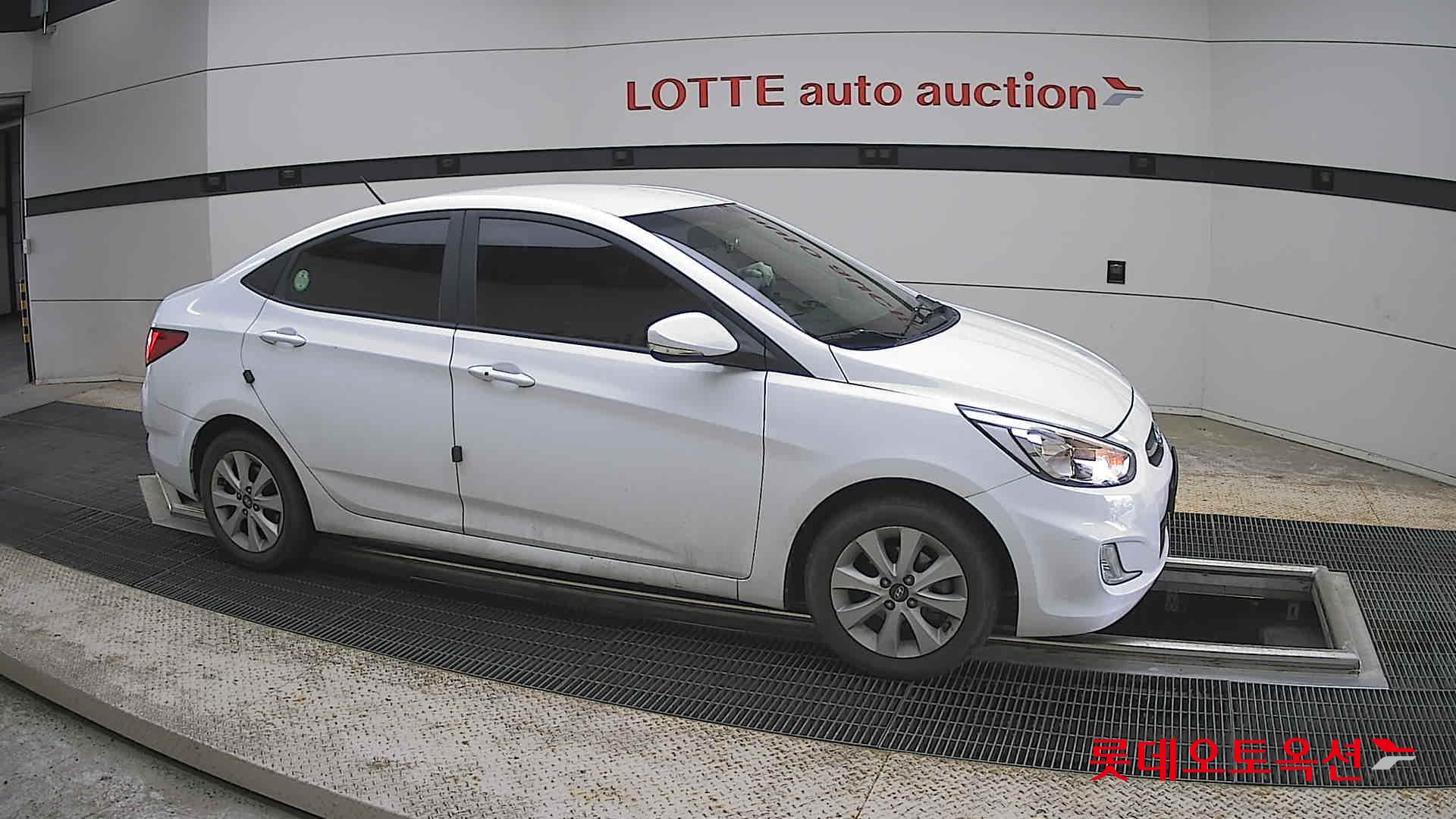 Hyundai Accent - 22