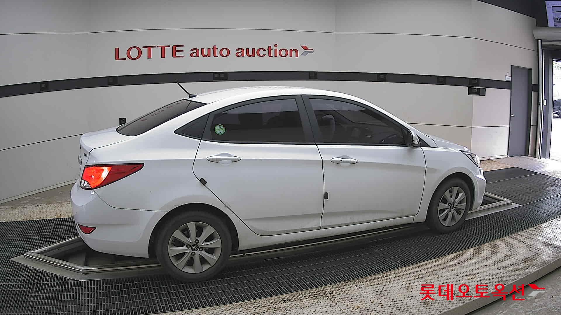 Hyundai Accent - 20