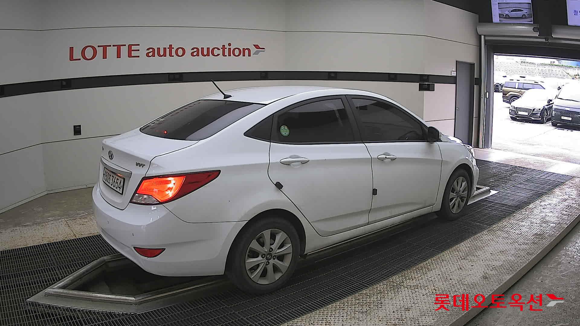 Hyundai Accent - 19