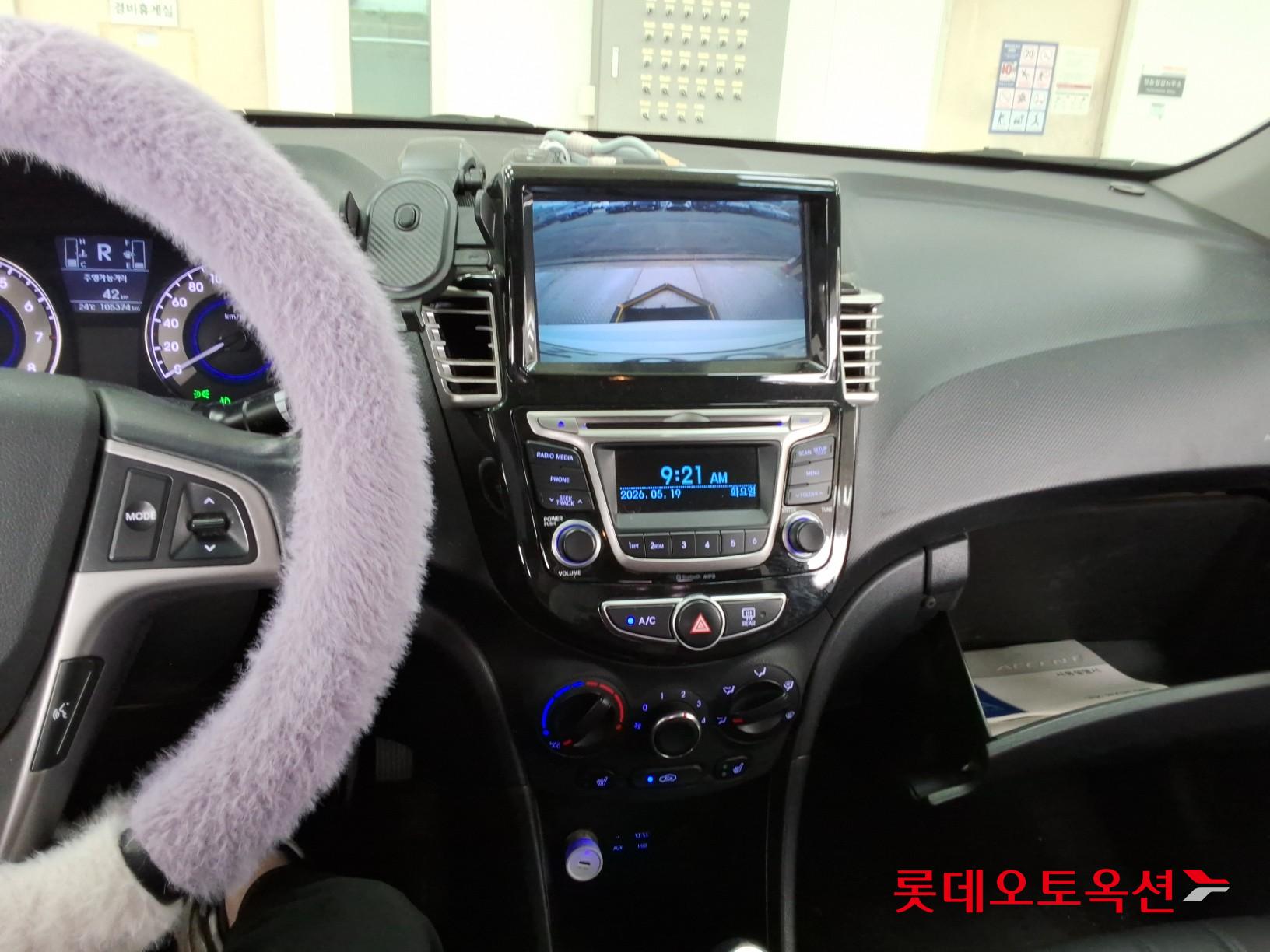 Hyundai Accent - 32