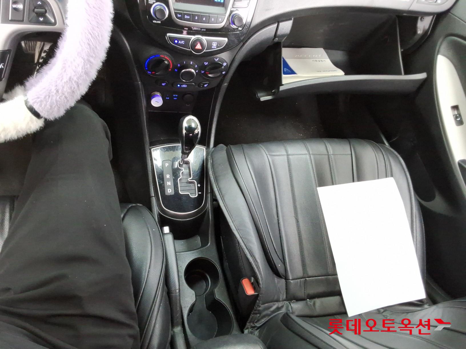 Hyundai Accent - 33