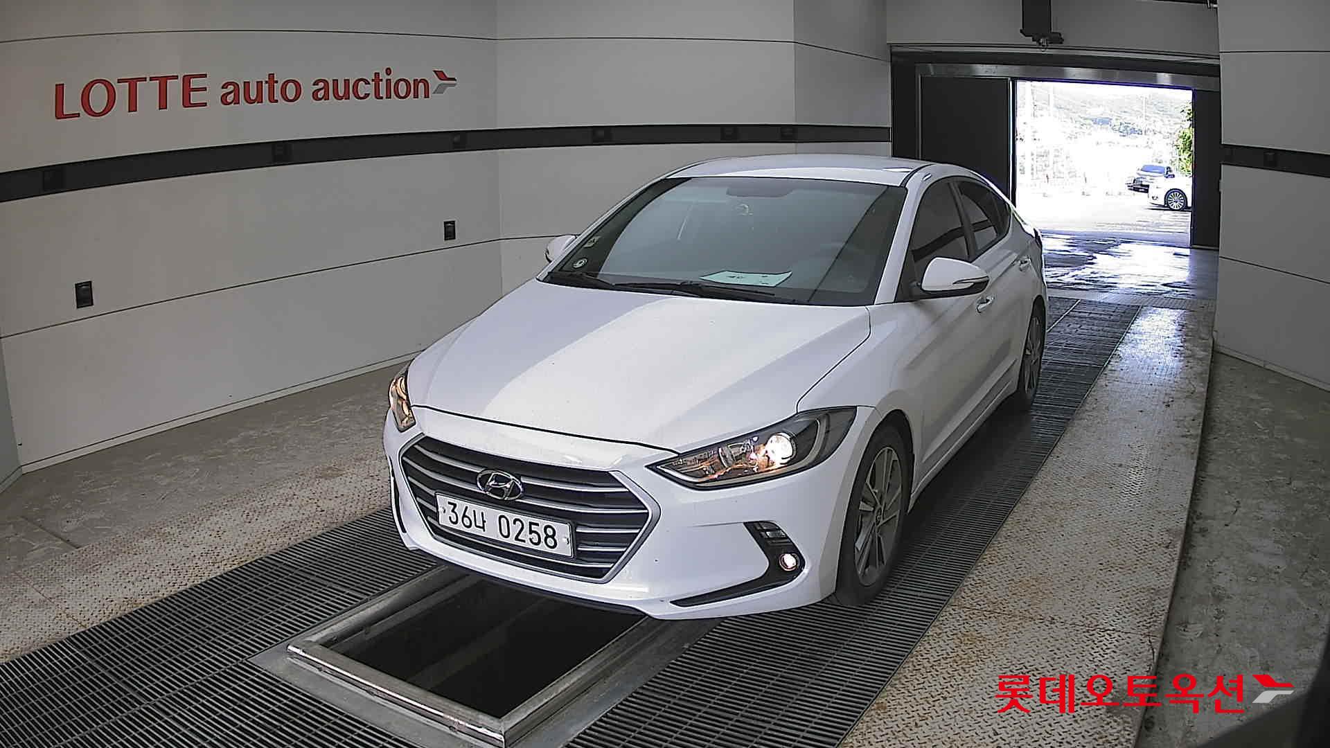 Hyundai Elantra - 10