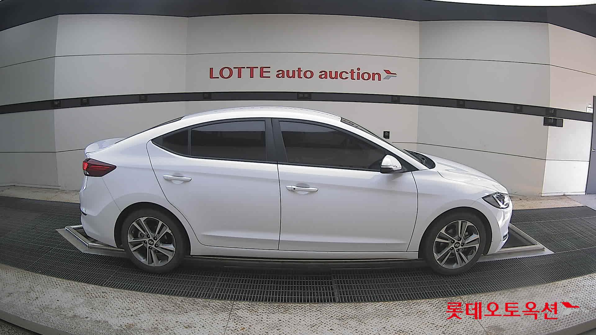 Hyundai Elantra - 21