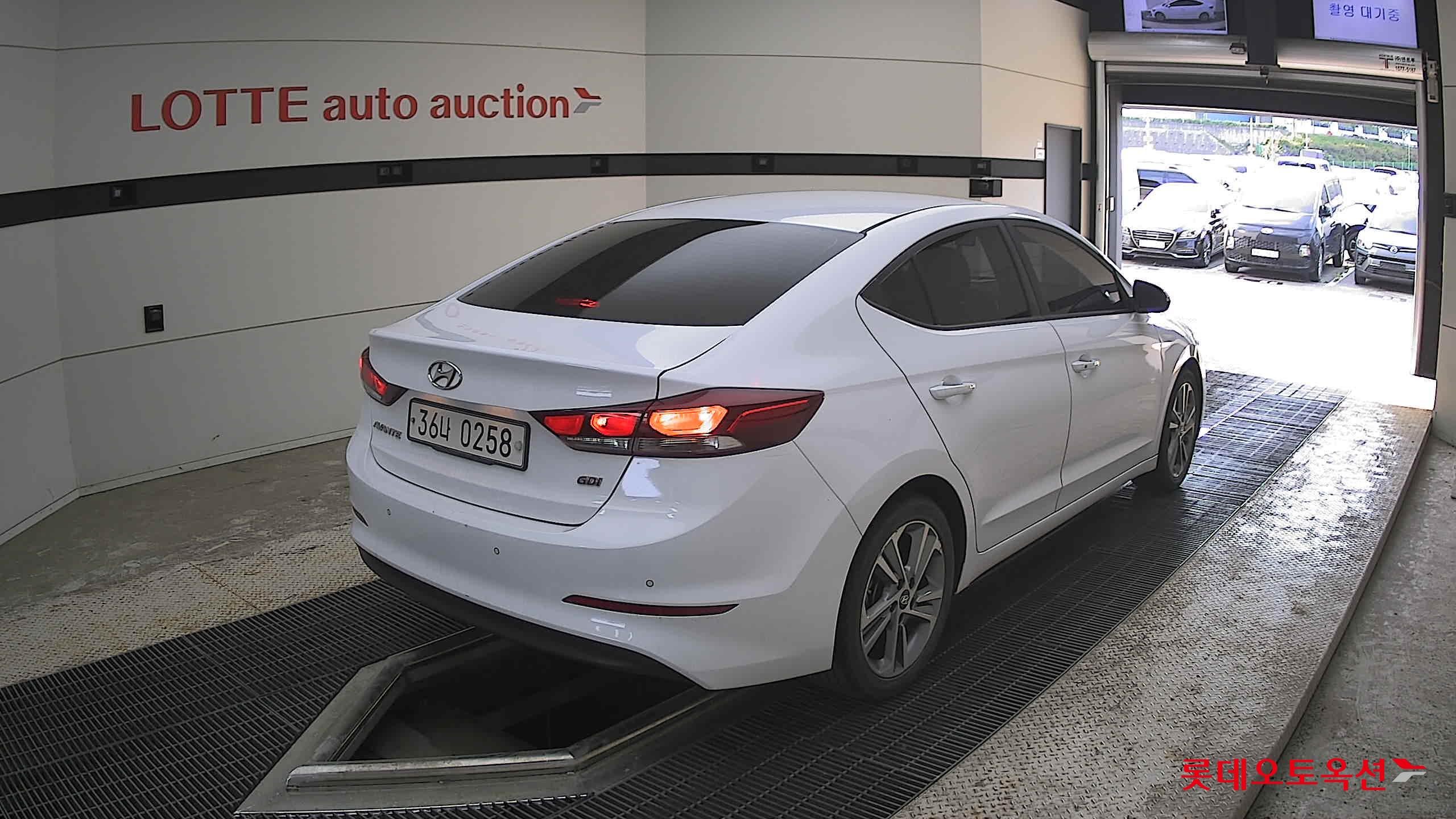 Hyundai Elantra - 5