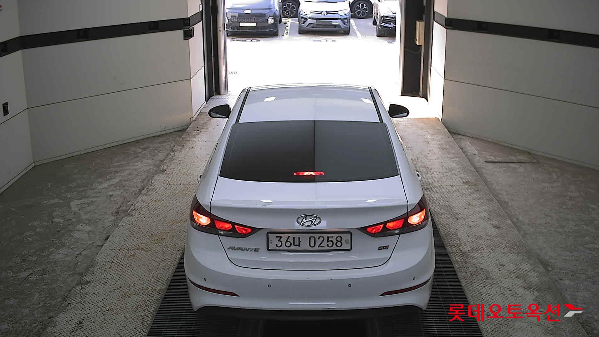 Hyundai Elantra - 17
