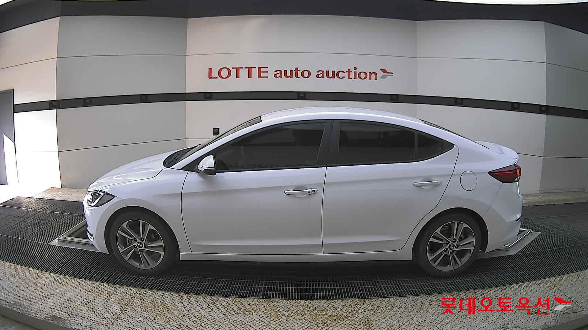 Hyundai Elantra - 13