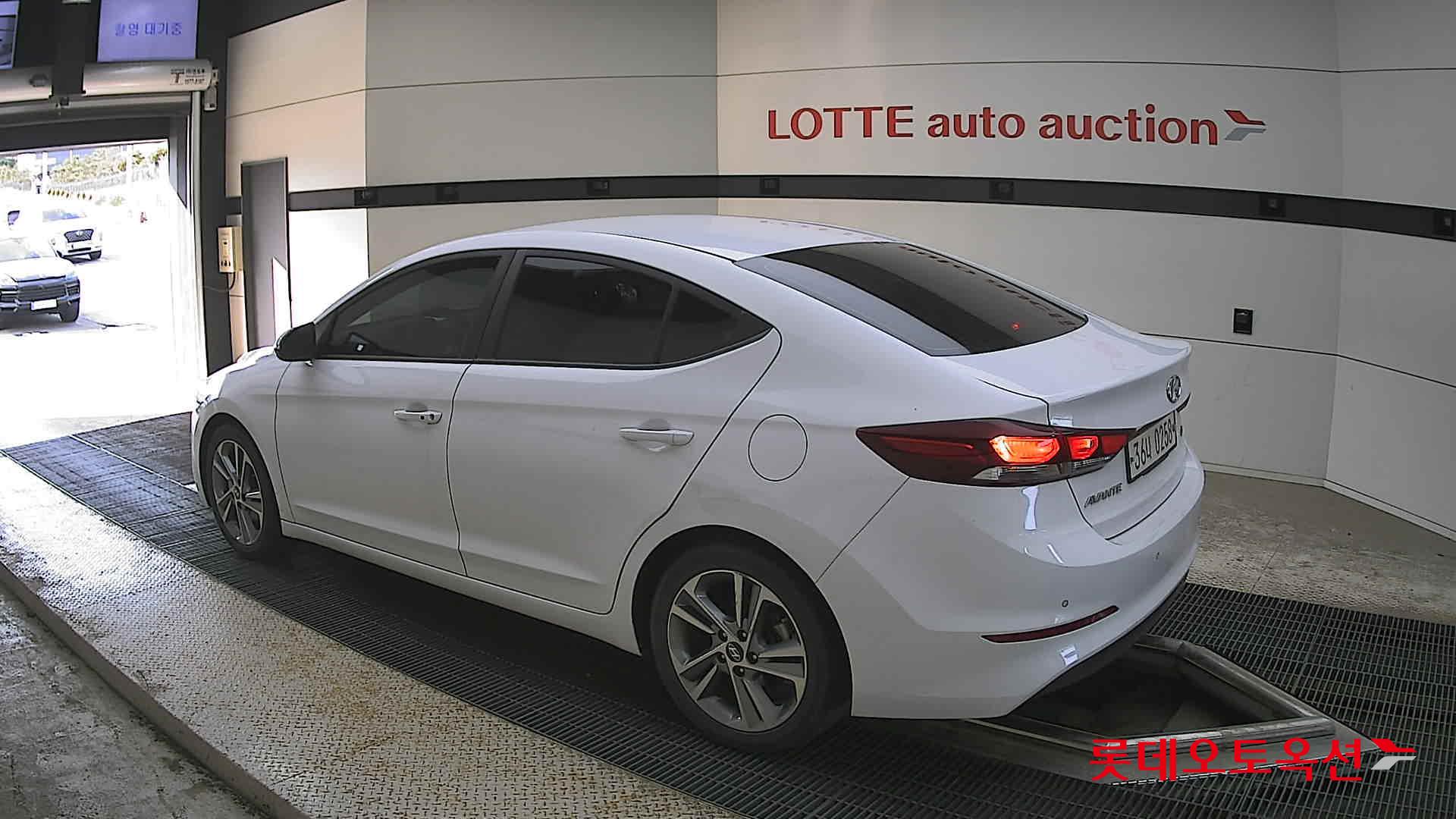Hyundai Elantra - 15