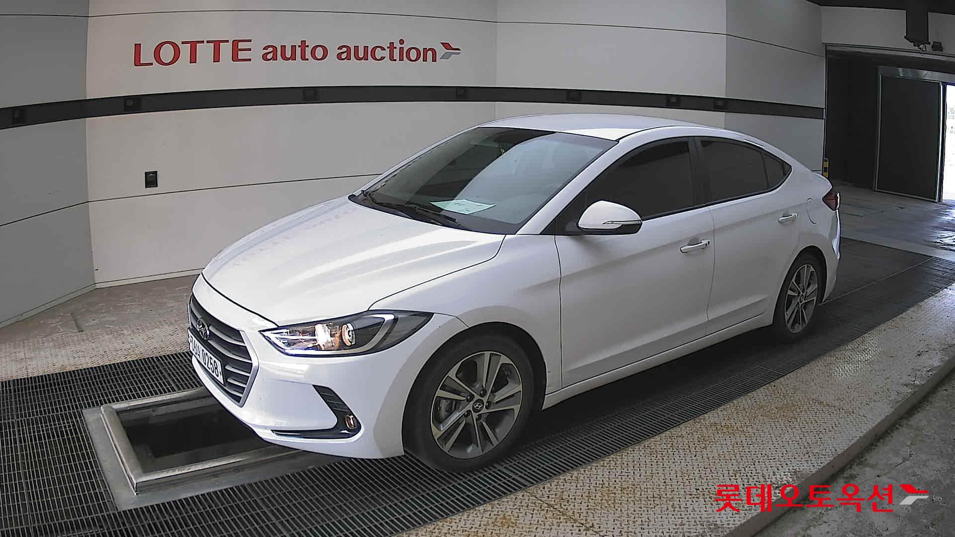 Hyundai Elantra - 11