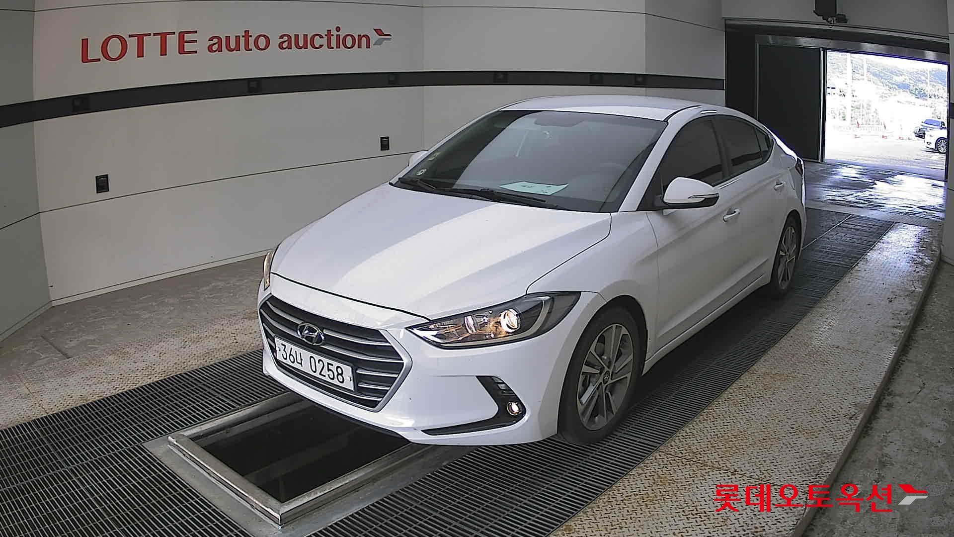 Hyundai Elantra - 3