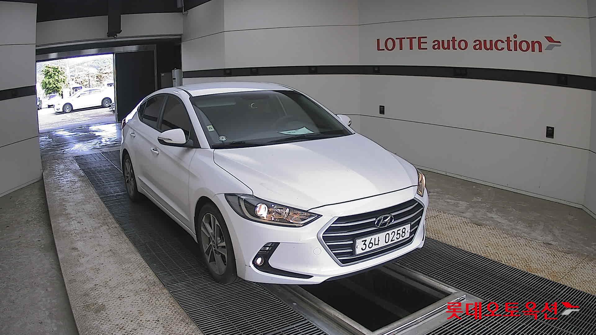 Hyundai Elantra - 24