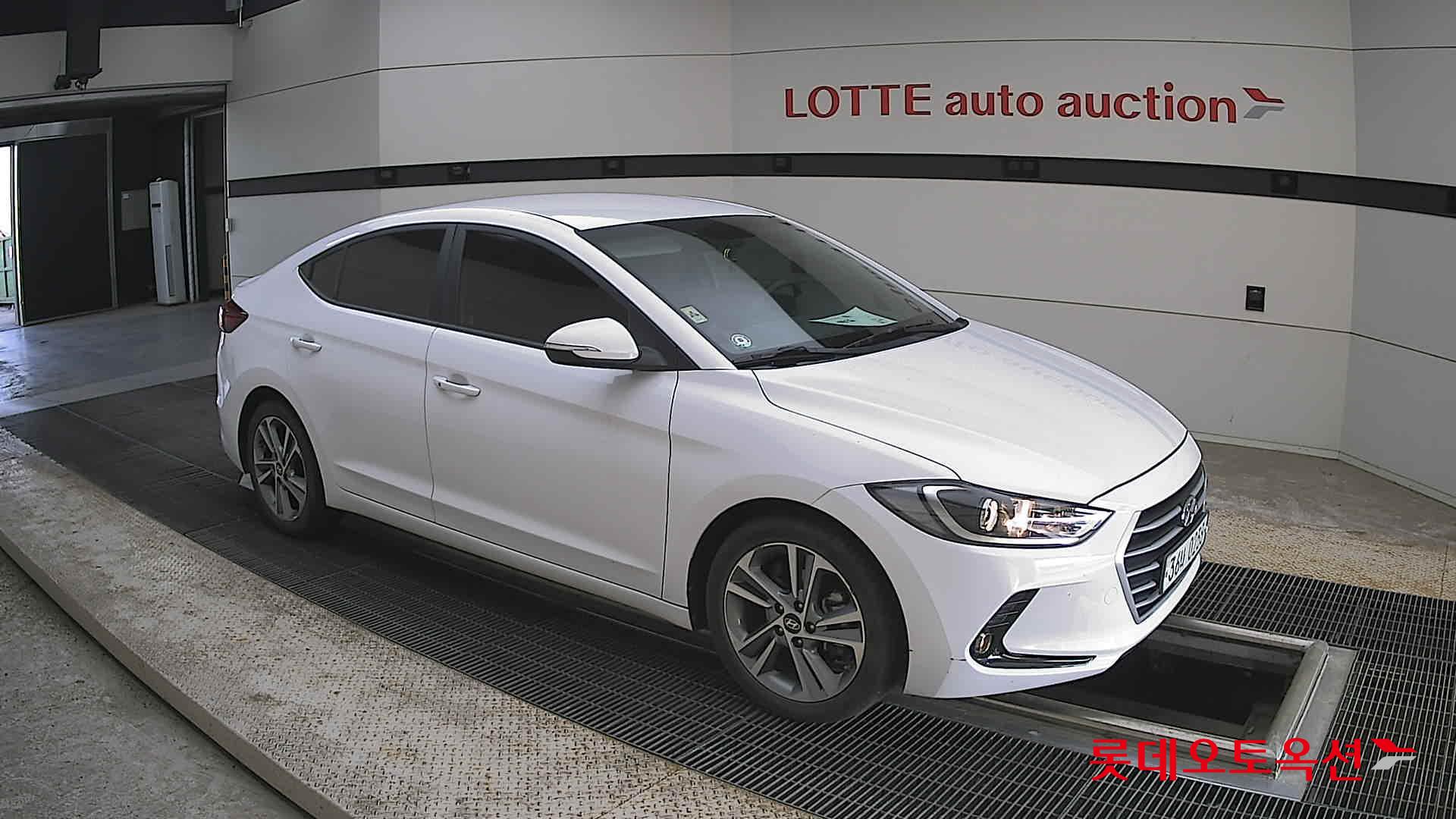 Hyundai Elantra - 23