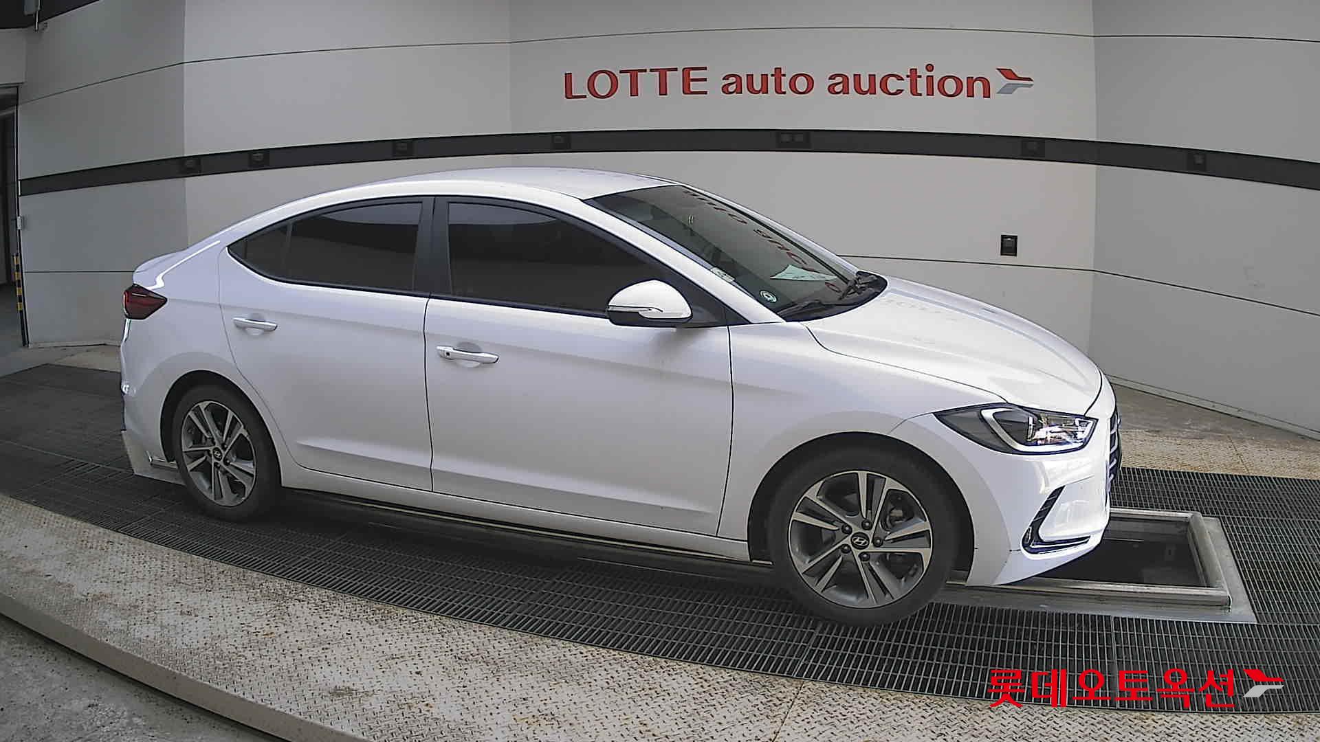 Hyundai Elantra - 22