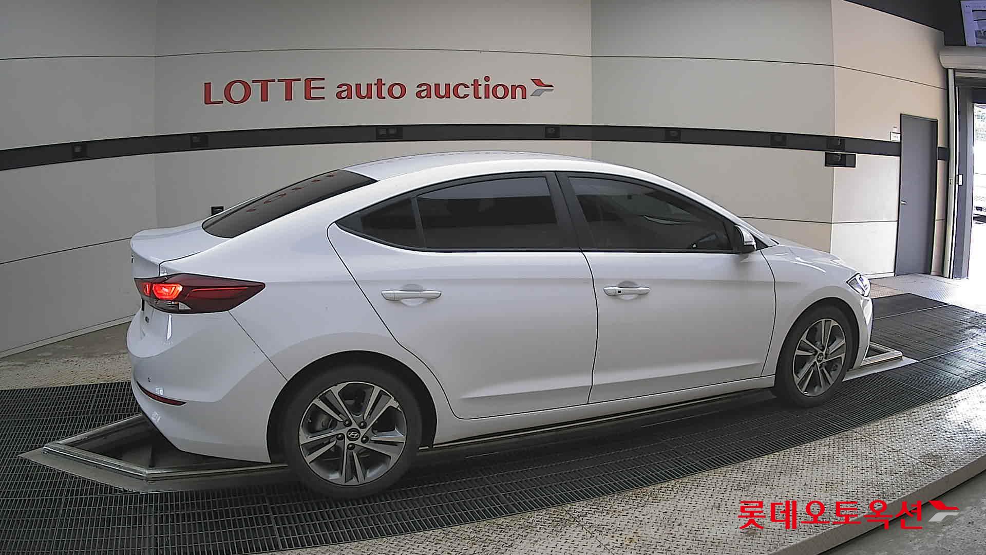 Hyundai Elantra - 20