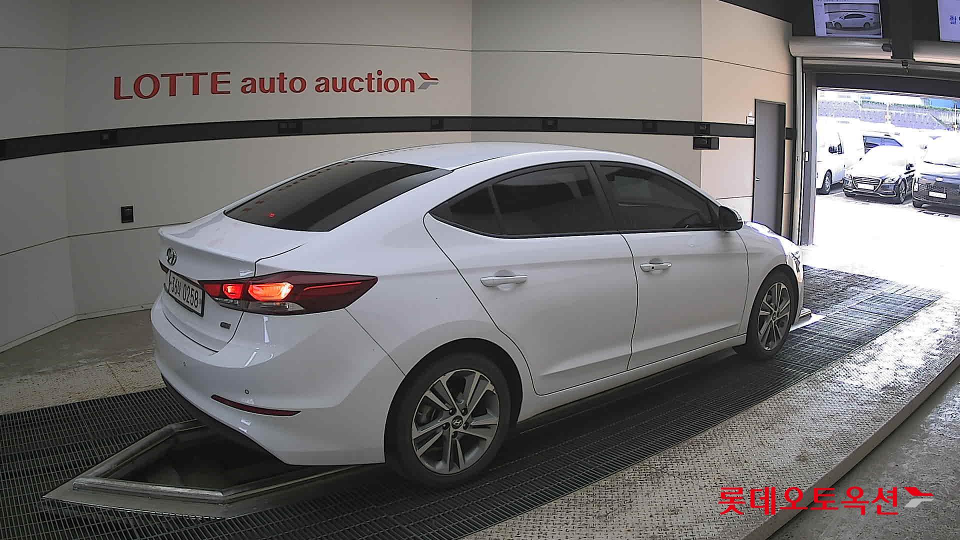 Hyundai Elantra - 19