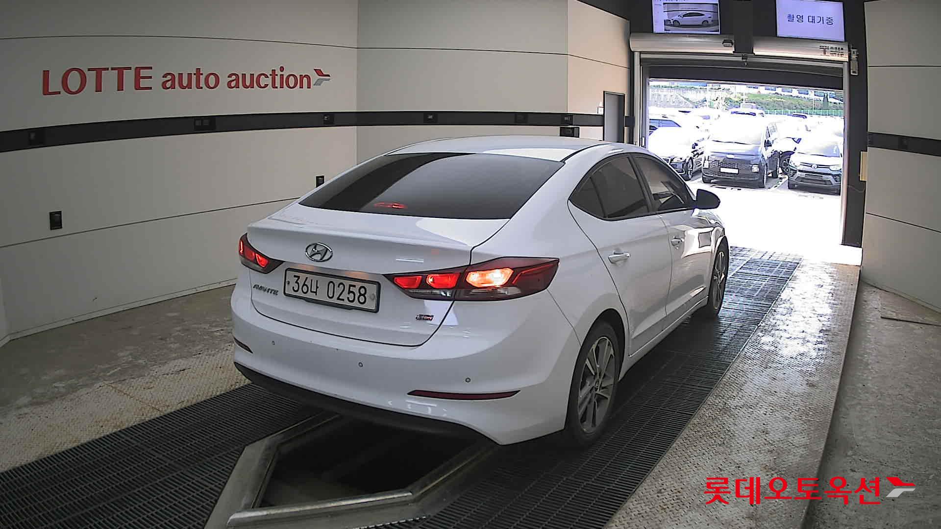 Hyundai Elantra - 18