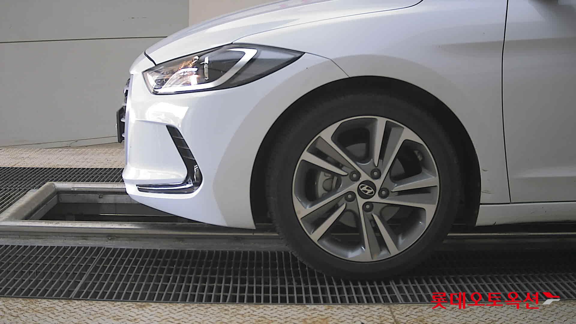 Hyundai Elantra - 25