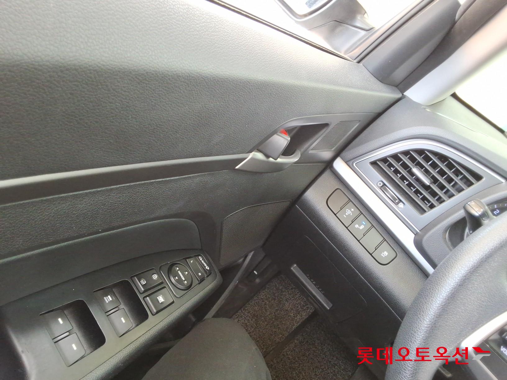 Hyundai Elantra - 29