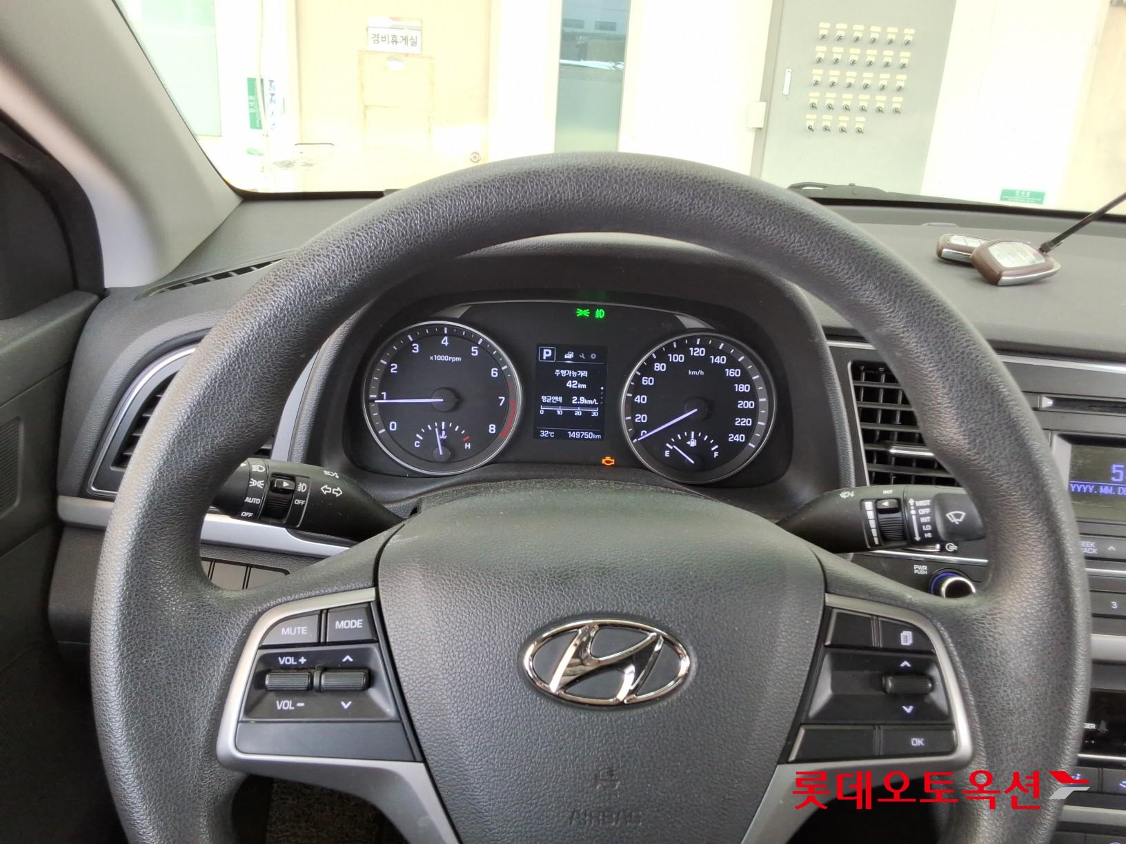 Hyundai Elantra - 30