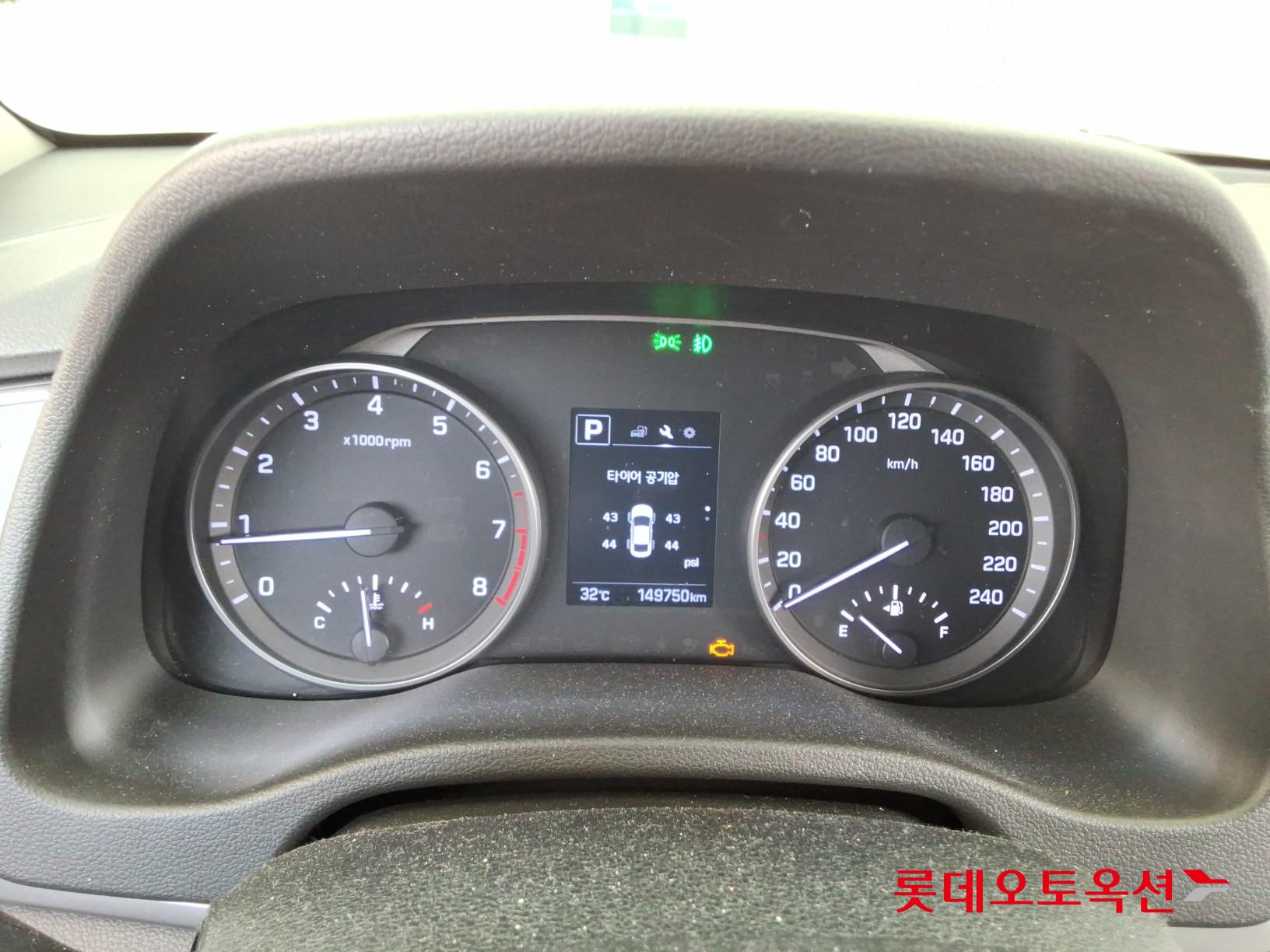 Hyundai Elantra - 35