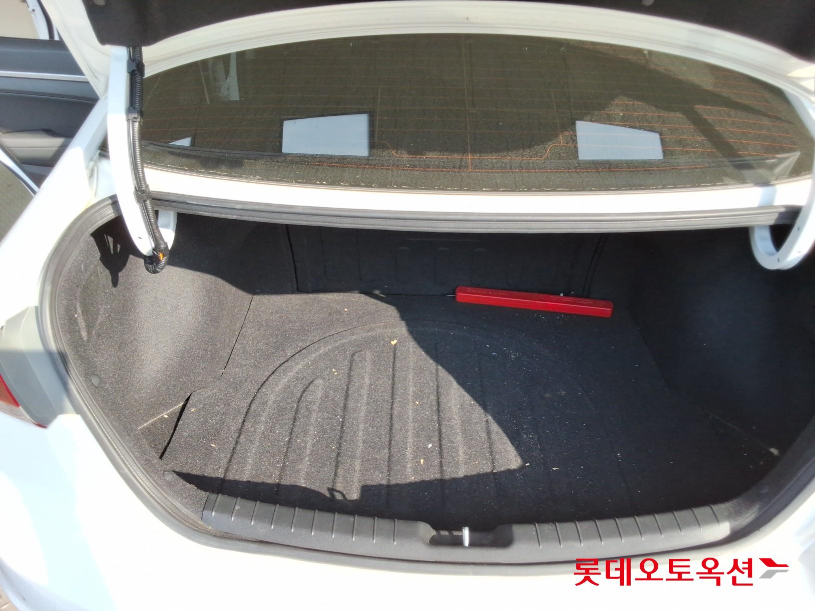Hyundai Elantra - 9