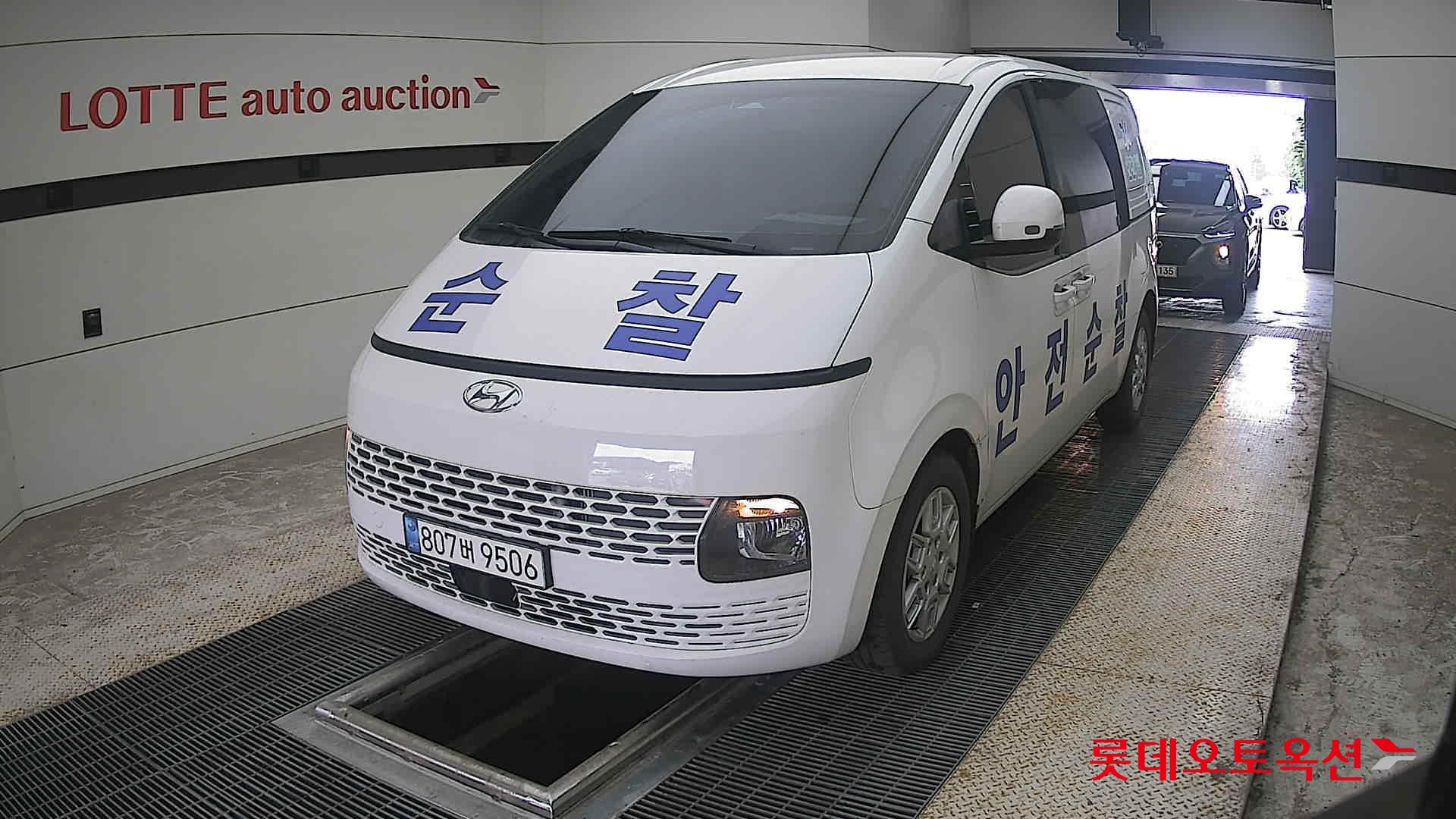 2023 - hyundai staria