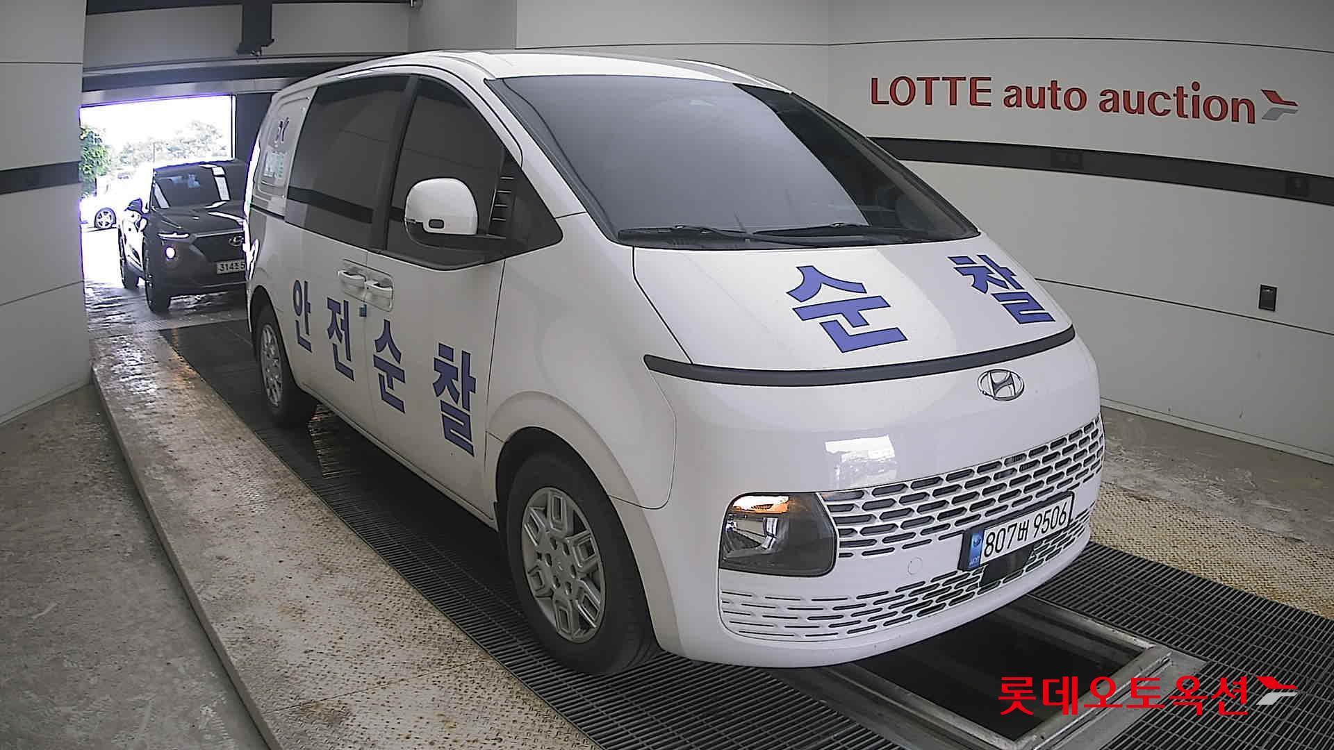 2023 - hyundai staria