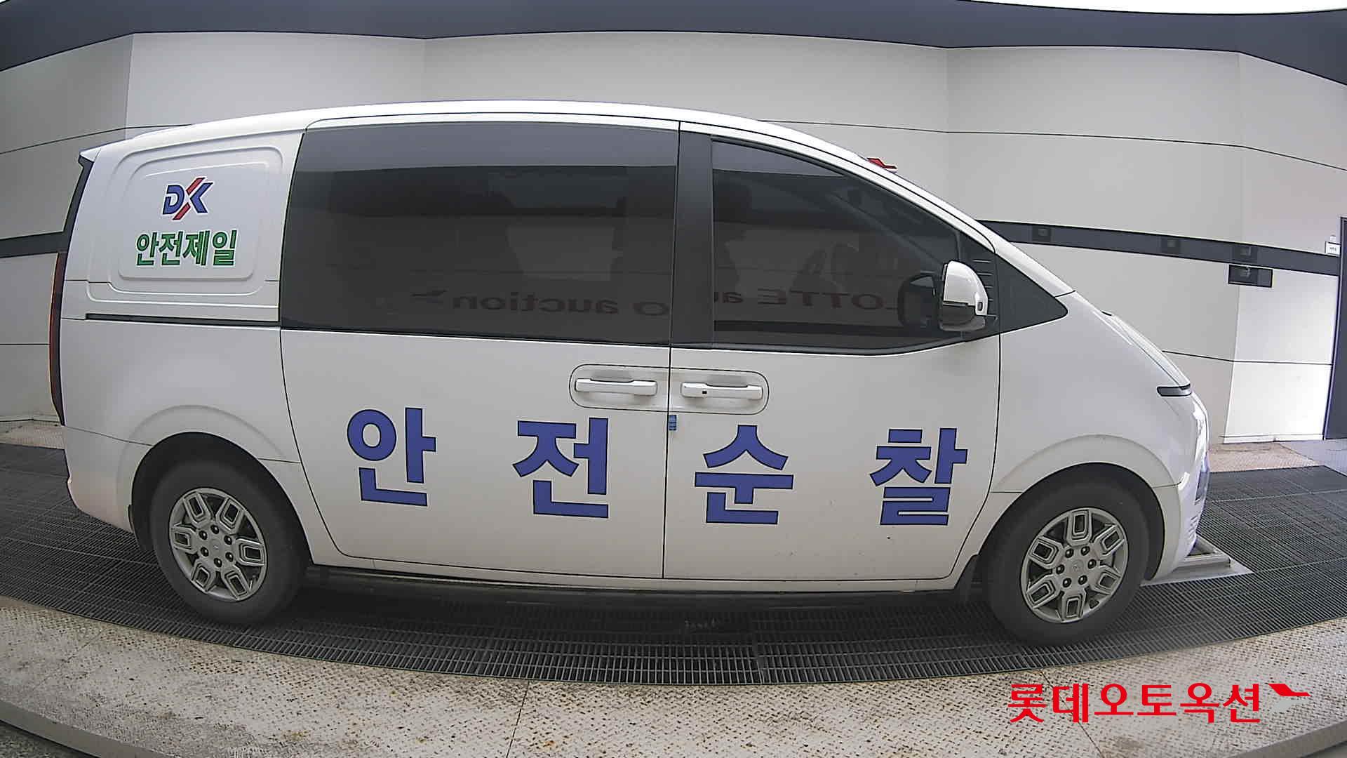 2023 - hyundai staria
