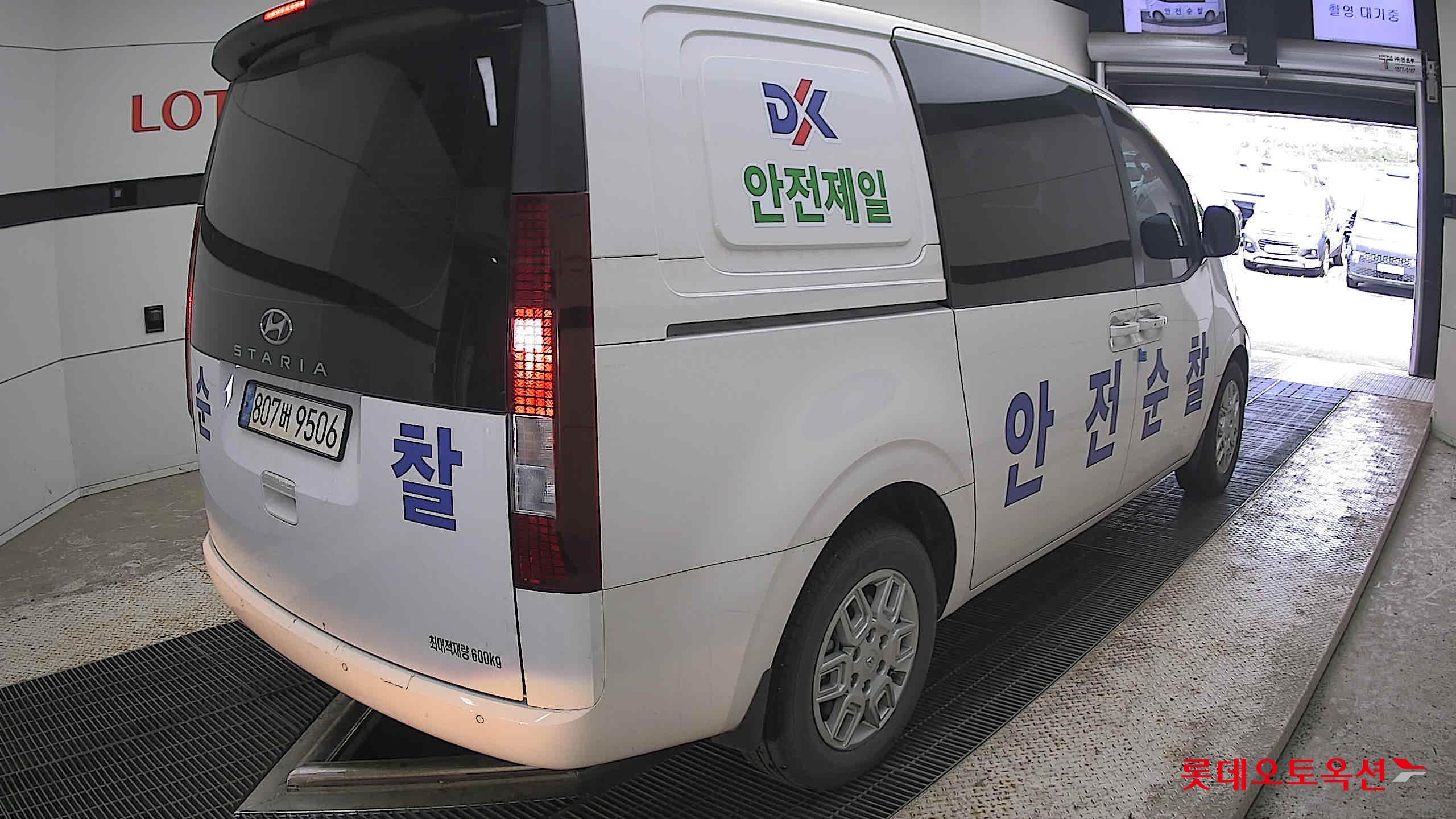 2023 - hyundai staria