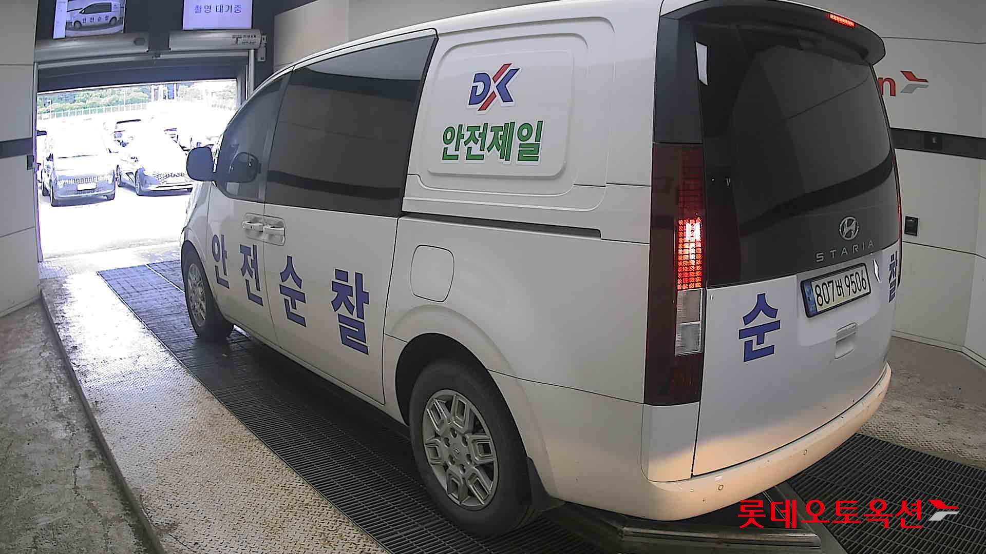 2023 - hyundai staria