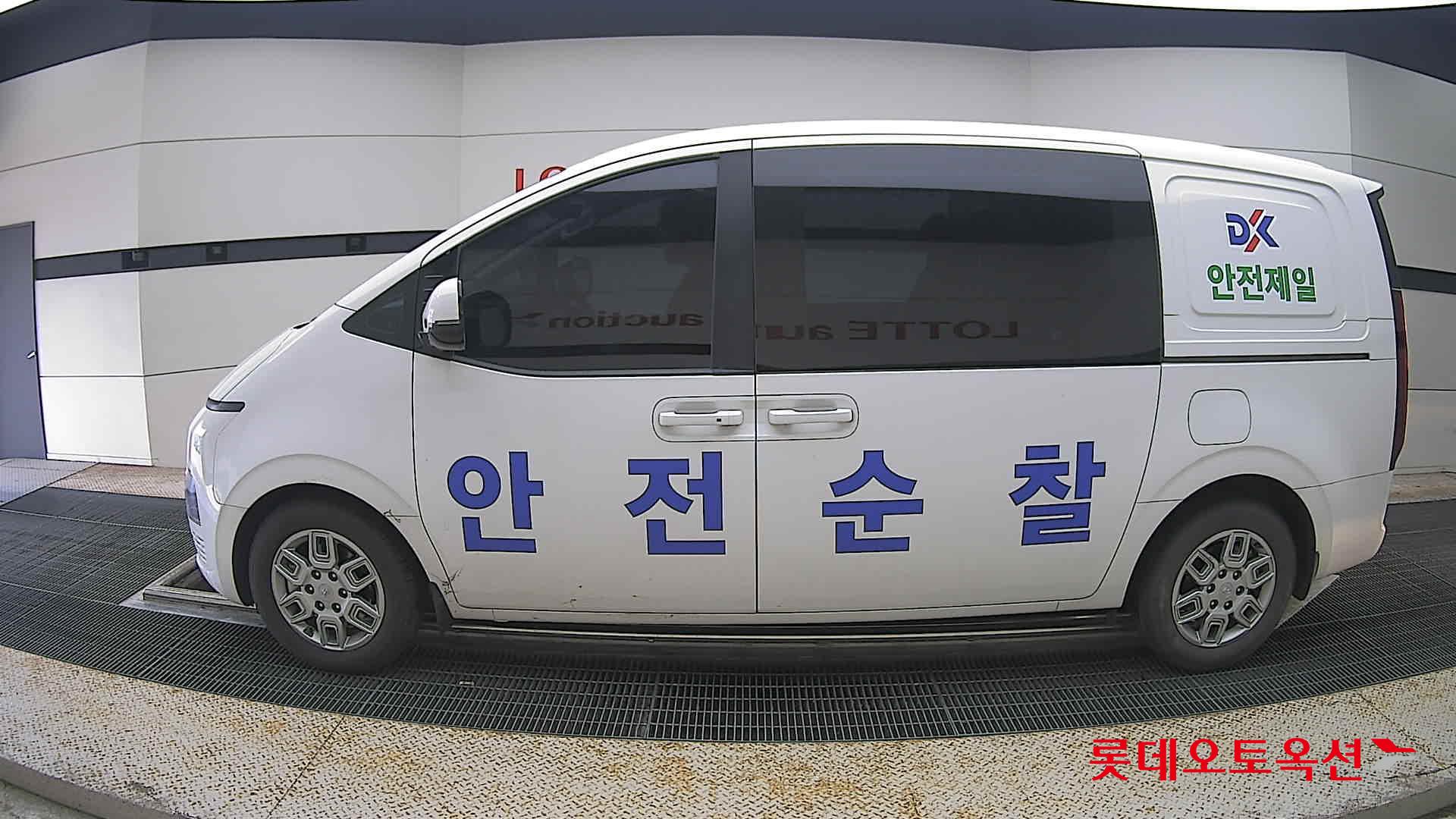 2023 - hyundai staria