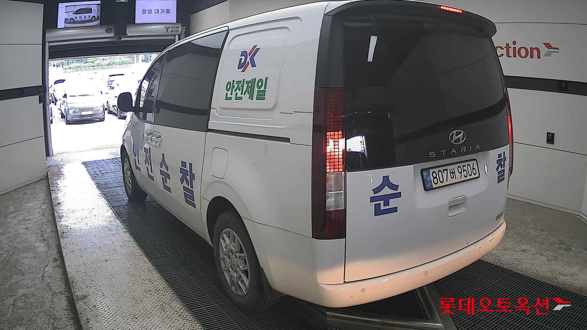 2023 - hyundai staria
