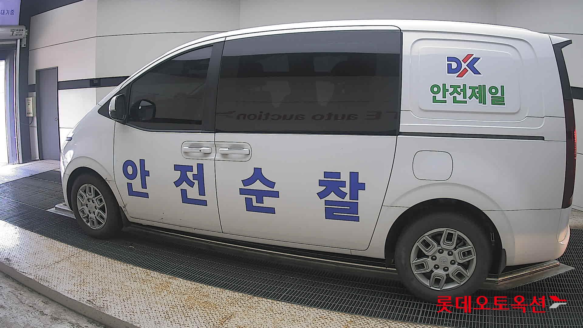2023 - hyundai staria