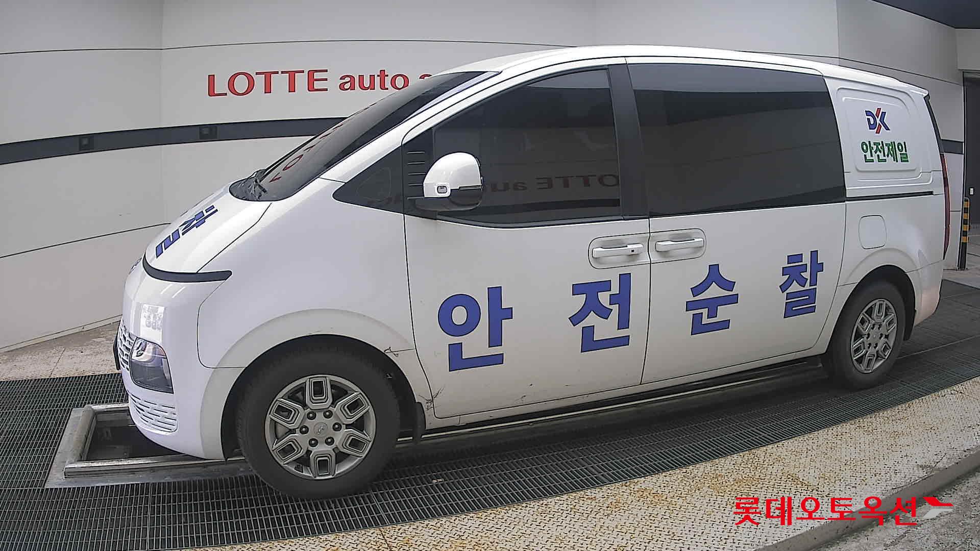 2023 - hyundai staria