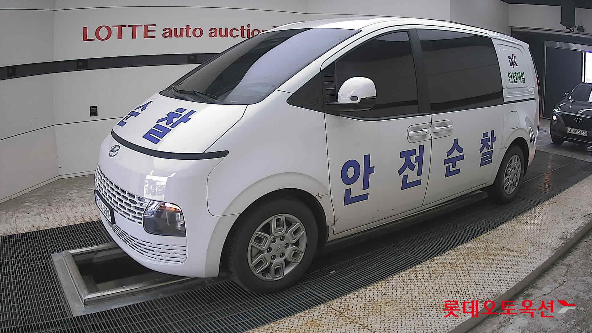 2023 - hyundai staria