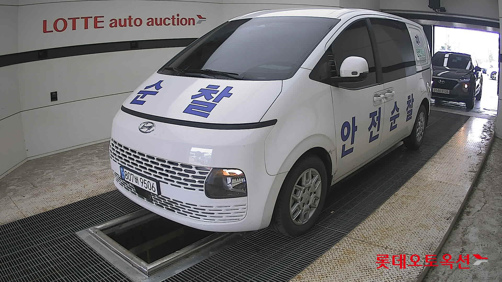 2023 - hyundai staria