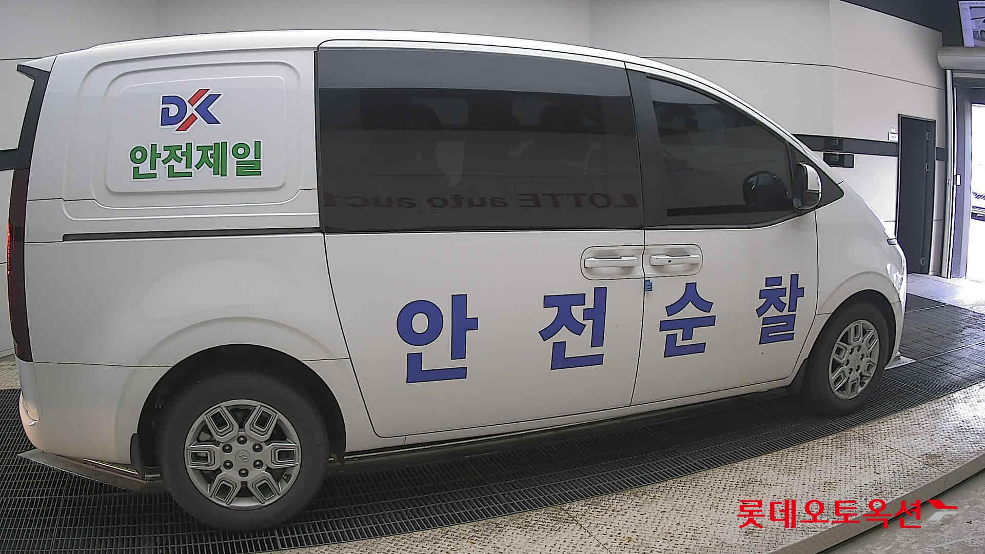 2023 - hyundai staria