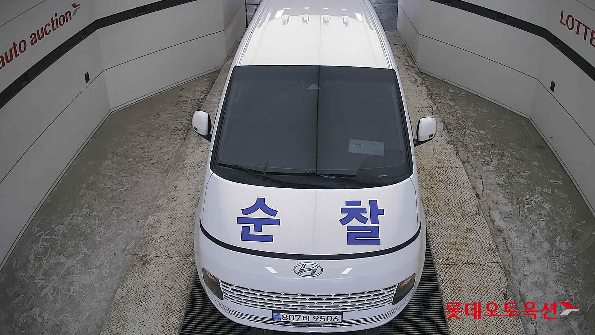 2023 - hyundai staria