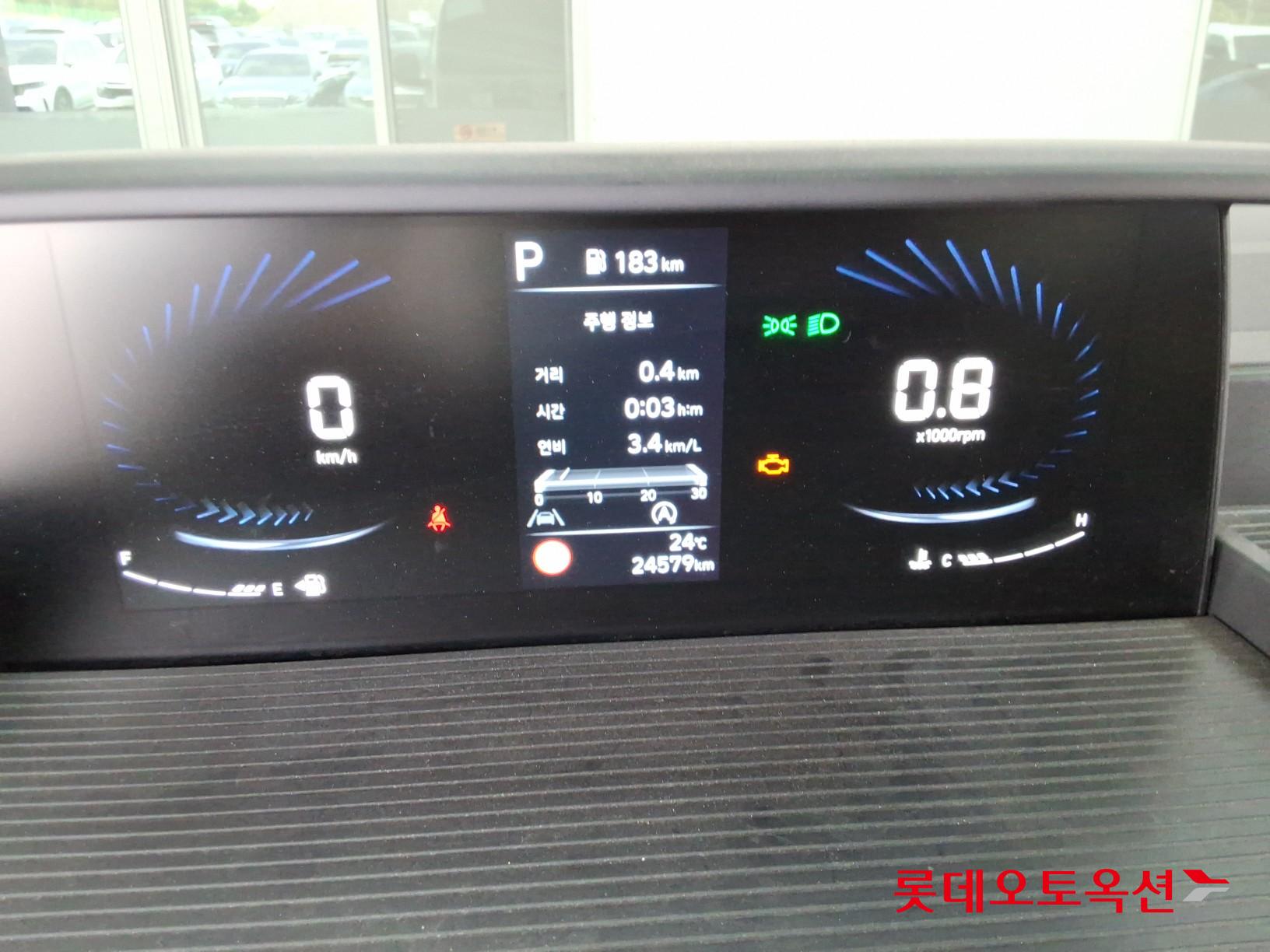 2023 - hyundai staria