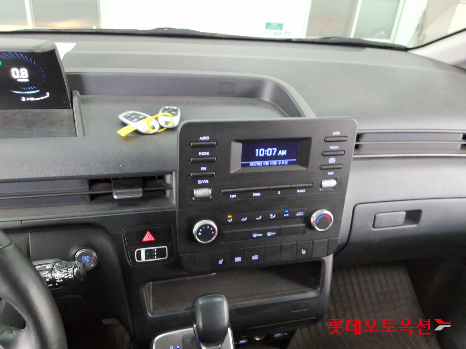 2023 - hyundai staria