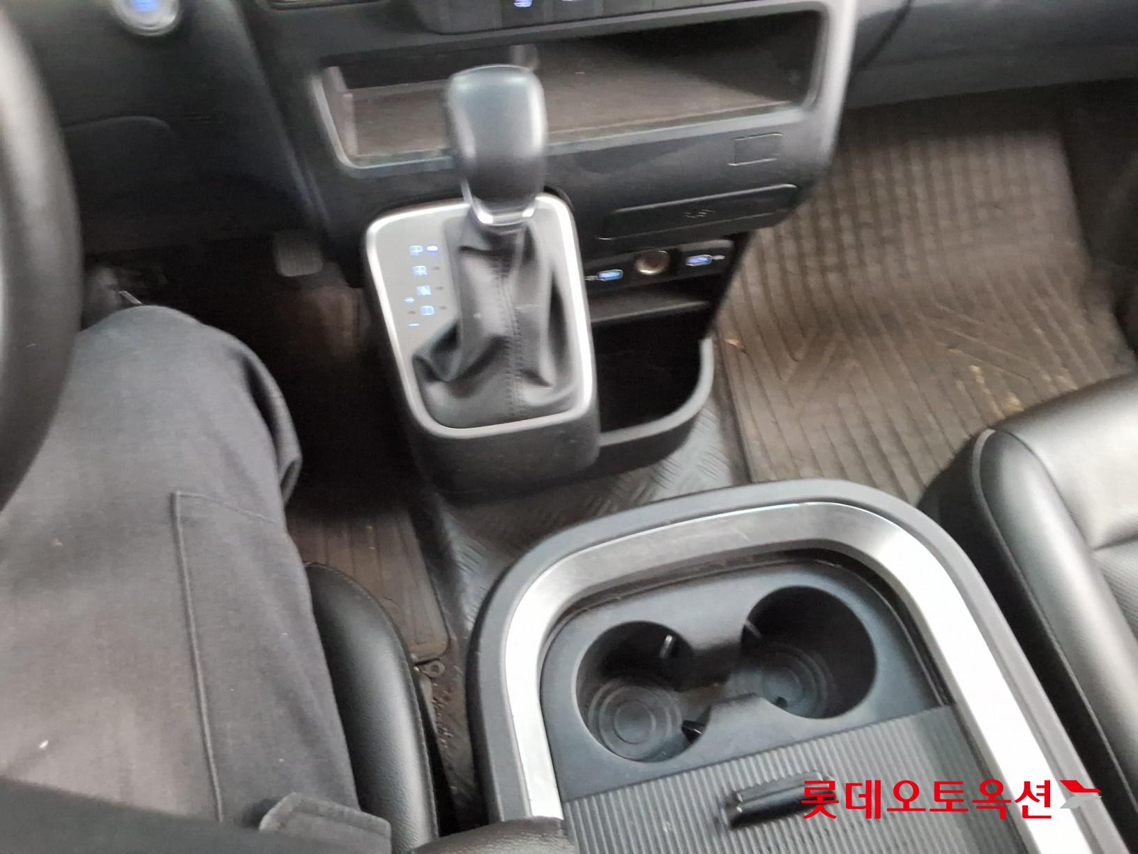 2023 - hyundai staria